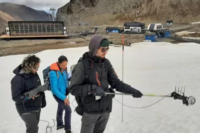 Investigan cómo se acelera el derretimiento de mantos de nieve