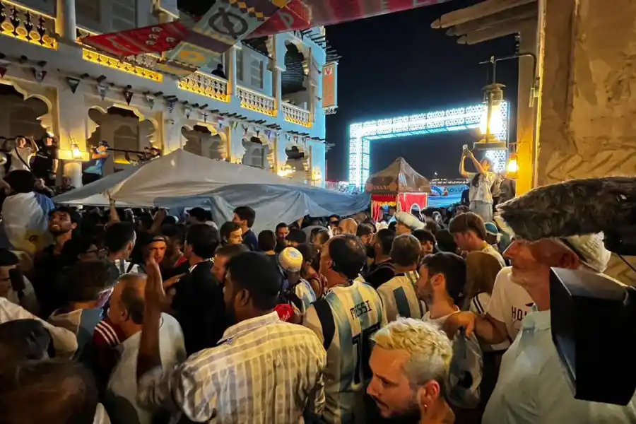 Si Alá las hubiera visto: las chicas de burka, las más argentinas del banderazo