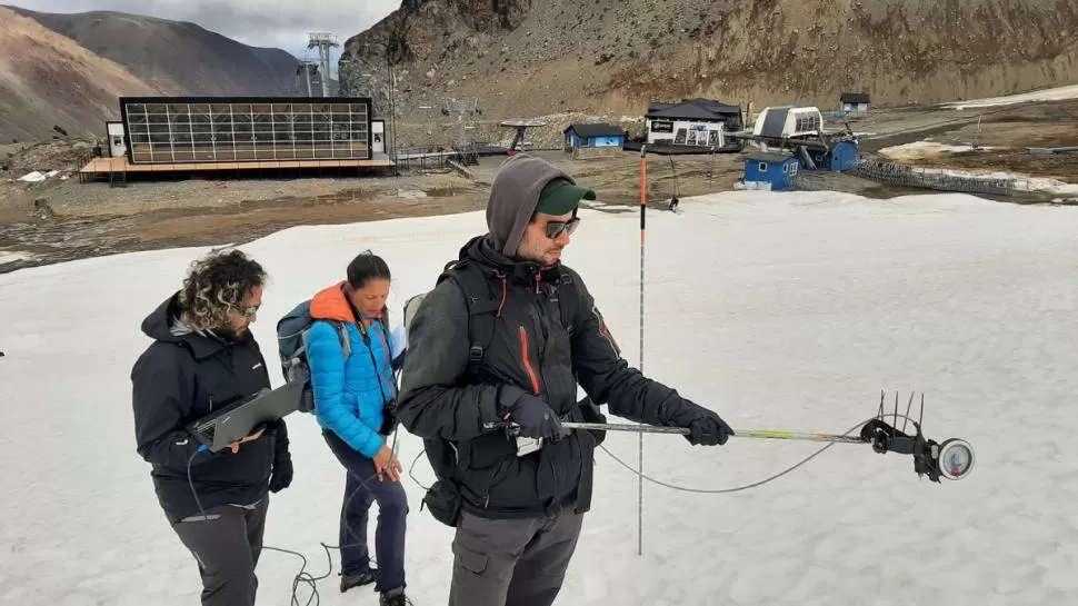 EN LA PATAGONIA. Las muestras de nieve se tomaron en Bariloche y en el parque Nacional Los Alerces. prensa - conae