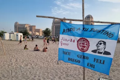 Argentina-Polonia, la previa: Los hinchas disfrutan las increíbles playas de Qatar, a la espera del partido