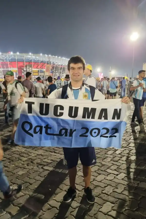 CON LA BANDERA. Pato Paolini siguiendo esa adicción llamada 