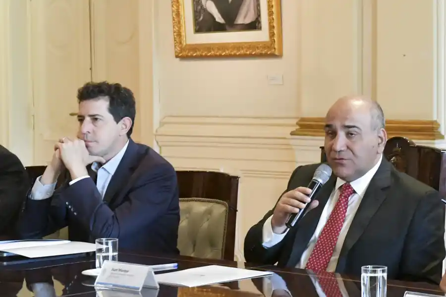 EN LA CASA ROSADA. Juan Manzur, junto a 