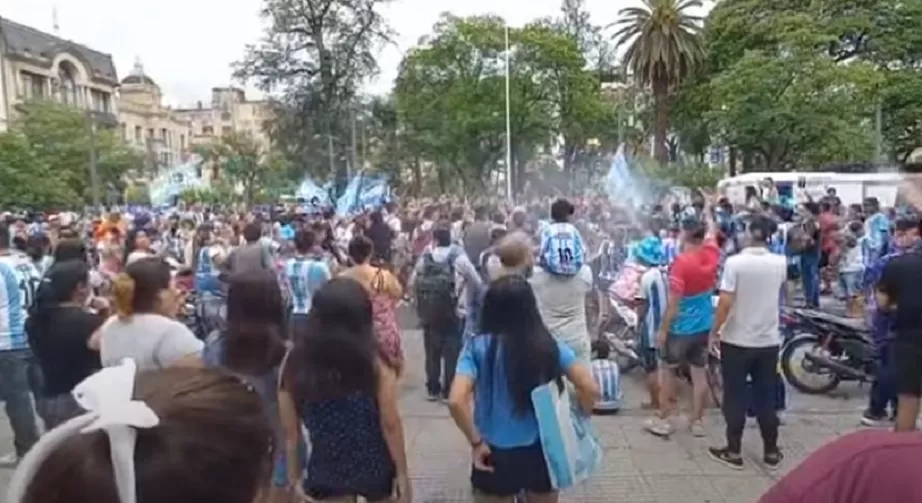 Victoria de Argentina en el Mundial de Qatar: en la plaza de Tucumán se vivió una fiesta