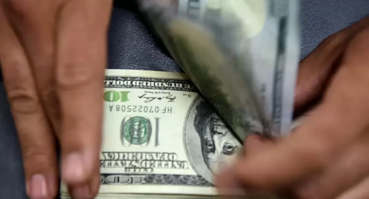 El dólar blue vuelve a bajar y se negocia a $313 en Tucumán