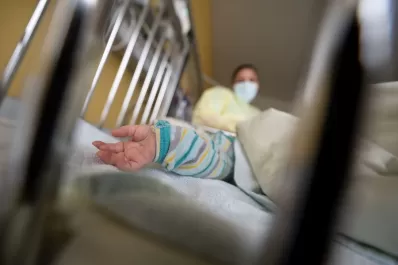 Alemania: alarma por los casos de un virus respiratorio que afecta a bebés