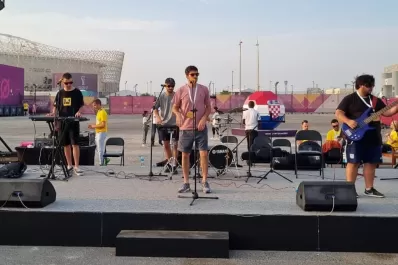 LA GACETA en Qatar: el impacto de escuchar “Bombón asesino” en las calles de Doha