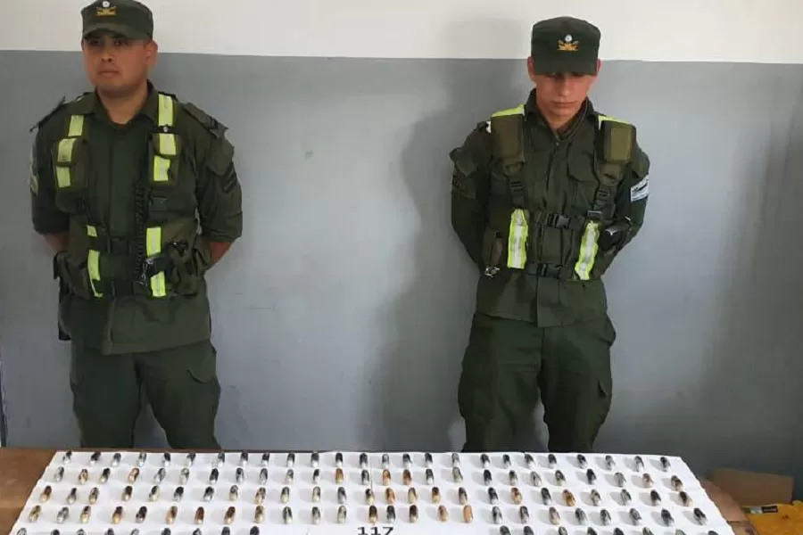 Rosario de la Frontera: detienen a un hombre que ingirió 92 cápsulas de cocaína y ocultaba otras 25 dentro de su mochila