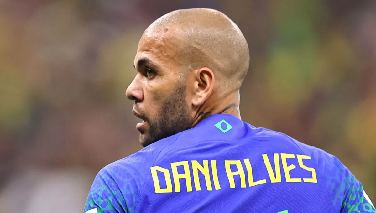 Dani Alves fue autocrítico y dijo que la derrota ante Camerún fue una llamada de atención