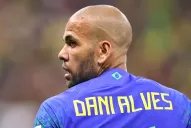 Dani Alves fue autocrítico y dijo que la derrota ante Camerún fue una llamada de atención