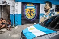La favela de Brasil que apoya a la Selección Argentina: Calles pintadas, murales y camisetas albicelestes