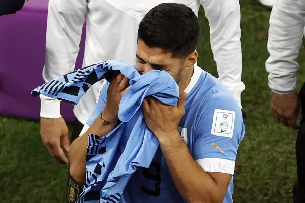 LA GACETA en Qatar: las lágrimas de Suárez lo dicen todo; el dolor uruguayo es inmenso