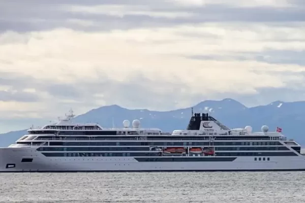 Una turista murió cerca de Ushuaia cuando una ola gigante golpeó al crucero en el que viajaba hacia la Antártida