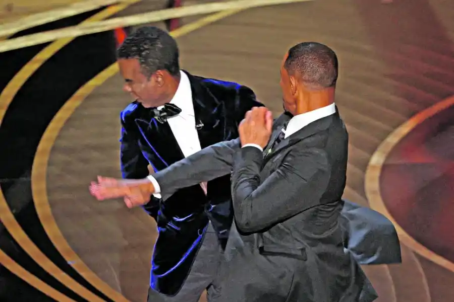 BOFETÓN. Will Smith todavía está pidiendo disculpas públicas por la cachetada que le dio a Chris Rock por haberse burlado de su esposa. 