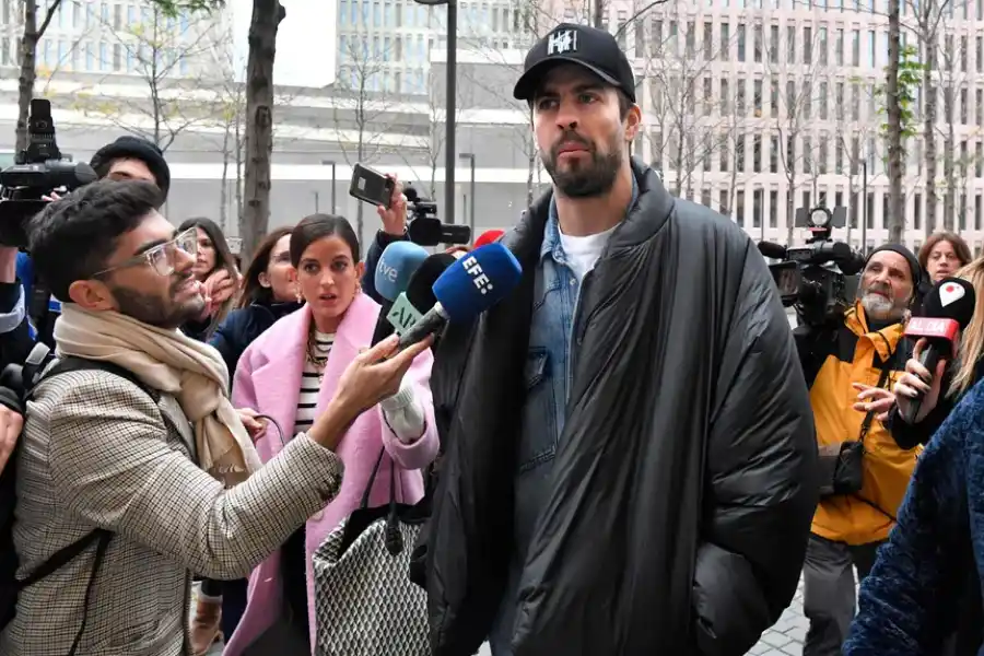 Piqué en la puerta del juzgado donde firmó el acuerdo de separación con Shakira