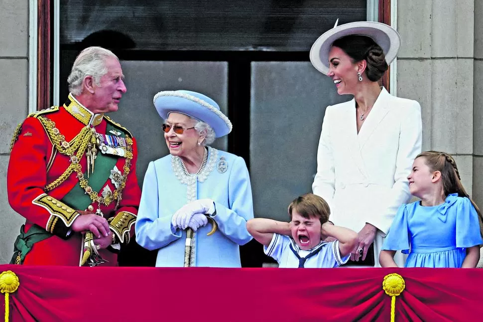 JUBILEO. Una de las últimas apariciones de la Reina Isabel de Inglaterra, fue para la celebración de sus 65 años en el trono. 
