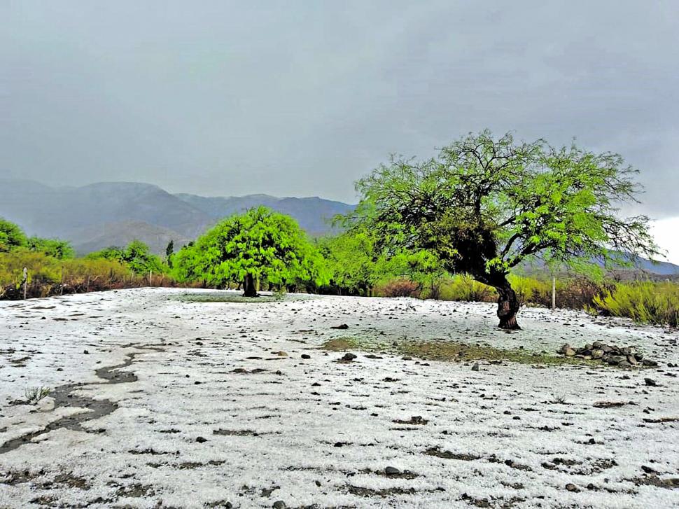El granizo y la lluvia generaron zozobra en las zonas de montaña