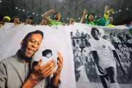 Mundial de Qatar: imponentes homenajes de los hinchas de Brasil a Pelé por su grave estado de salud
