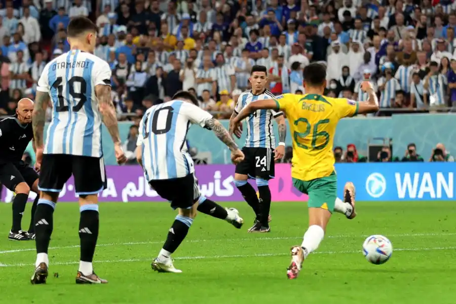 Mundial de Qatar: en imágenes, el primer gol de Messi a los australianos