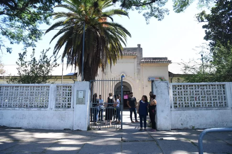 Estudiantes le quieren cambiar la cara al barrio El Bosque