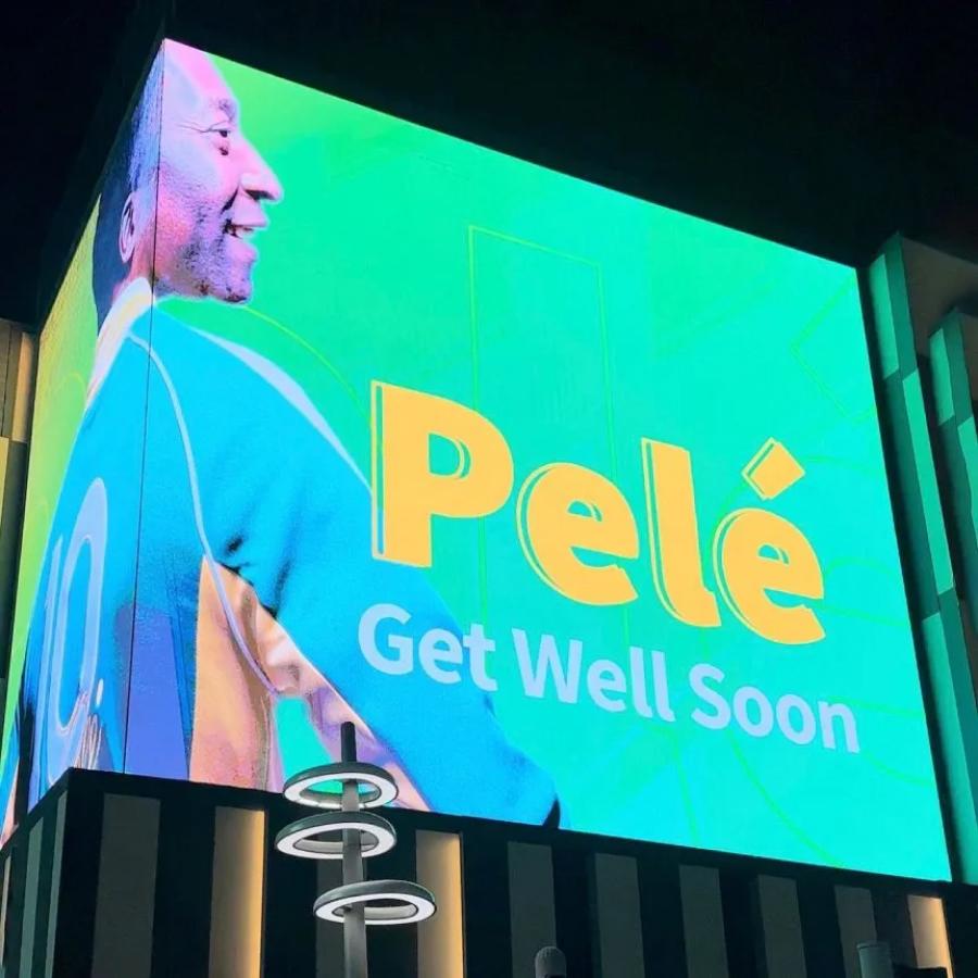 Mundial de Qatar: imponentes homenajes de los hinchas de Brasil a Pelé por su grave estado de salud