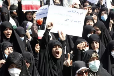 Tras tres meses de protestas, Irán disuelve la Policía de la moral