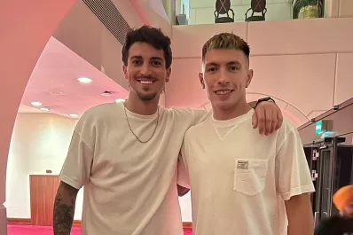 La sorpresa de un influencer tucumano que llegó a Qatar y se encontró con jugadores de la Selección