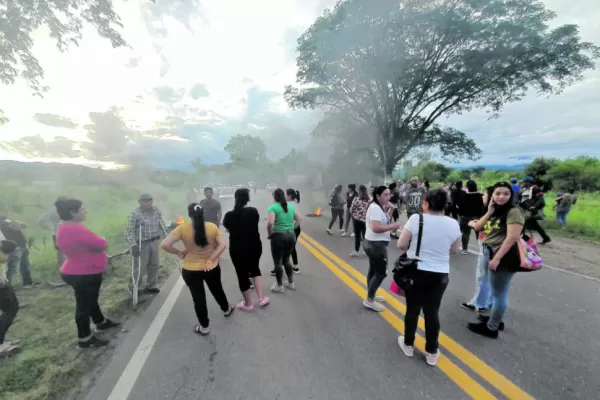 En Alpachiri recrudece protesta de los vecinos por la falta de agua potable