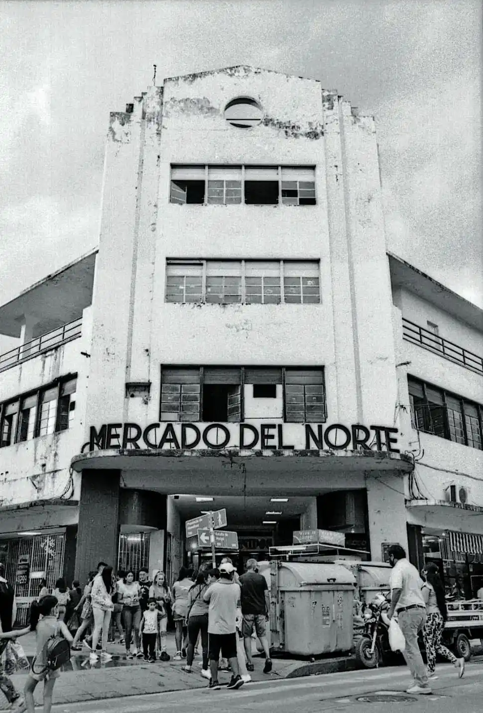 SIN VALLAS. El mercado abierto, de Nahuel Campero.
