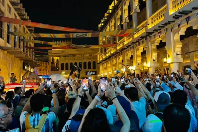 Historias del banderazo: la gira padre e hijo, el viaje de los hermanos y la fuga del zapatero
