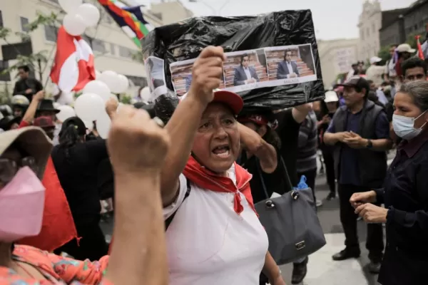 Hay protestas y saqueos en las calles de Lima