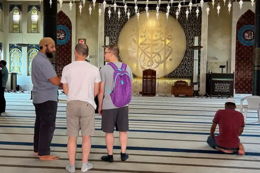 MARAVILLA. Los visitantes quedan impresionados con la mezquita.