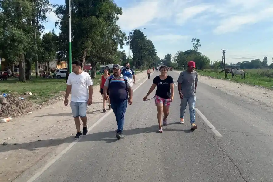 Día de la Virgen: Centenares de fieles llegan a la Reducción con promesas y agradecimientos