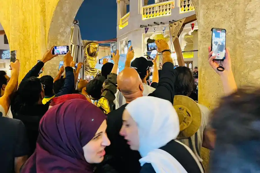 Historias del banderazo: la gira padre e hijo, el viaje de los hermanos y la fuga del zapatero