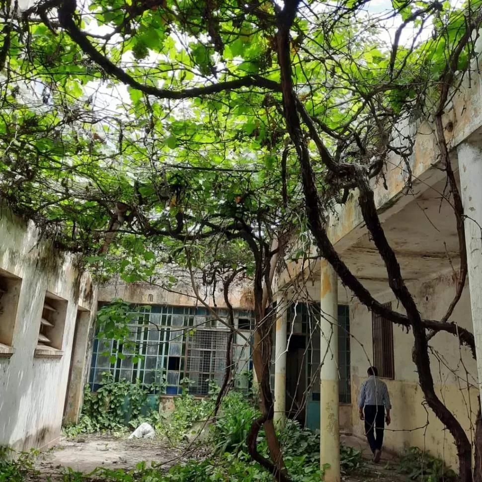 ABANDONADO. El histórico edificio de El Buen Pastor sufre el paso del tiempo y hay áreas irrecuperables. municipalidad san miguel de tucumán