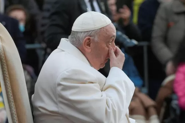 Con lágrimas, el Papa pidió por la paz en Ucrania