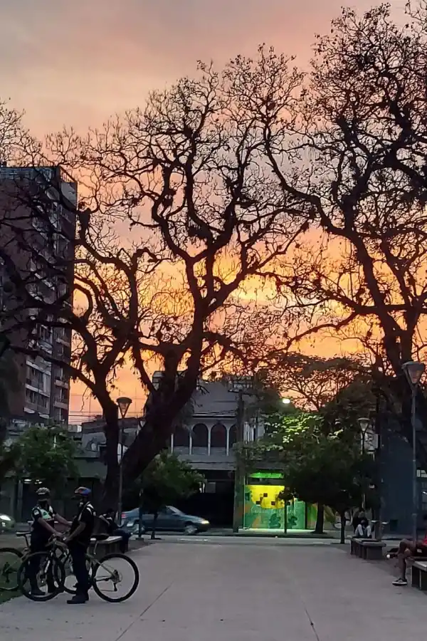 GILDA ISAAC. “Atardecer en barrio Sur”.