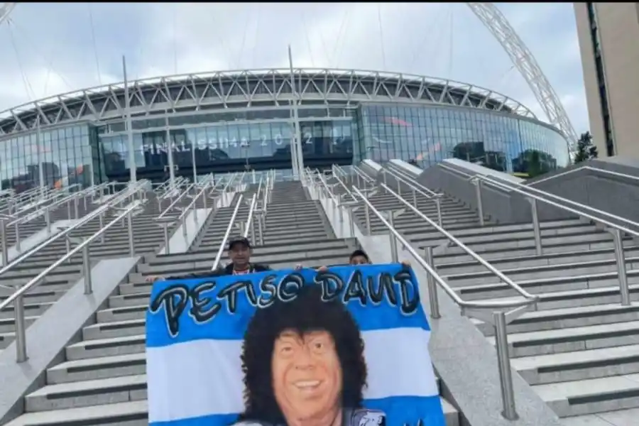 Un tucumano investigado por narco alienta a la Selección en Qatar