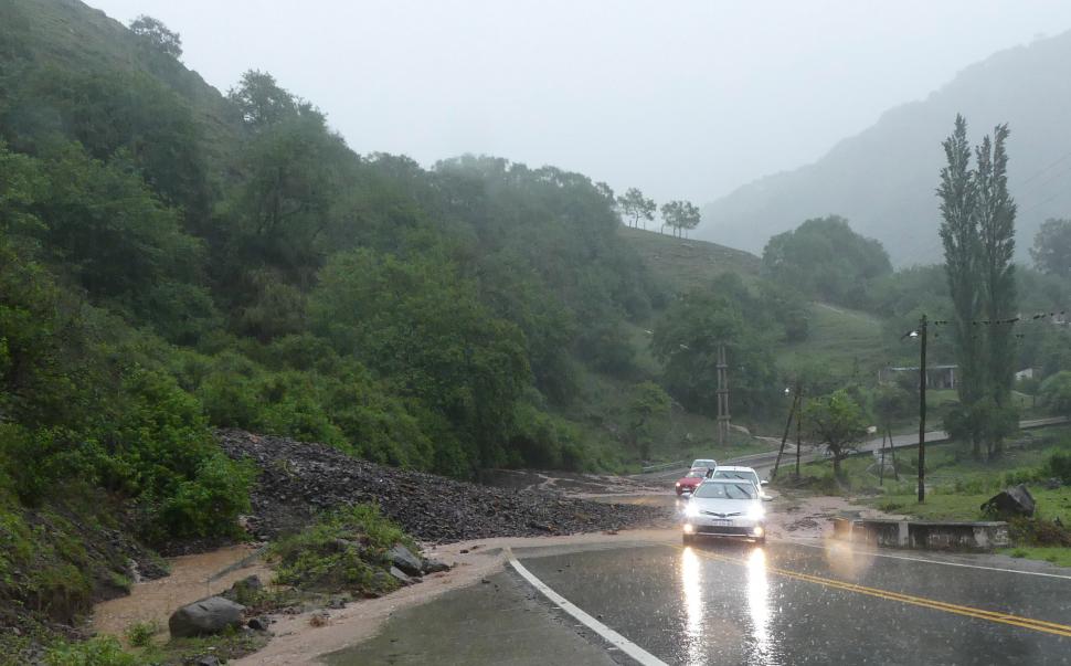Valles Calchaquíes: cortes de ruta y estragos por la tormenta