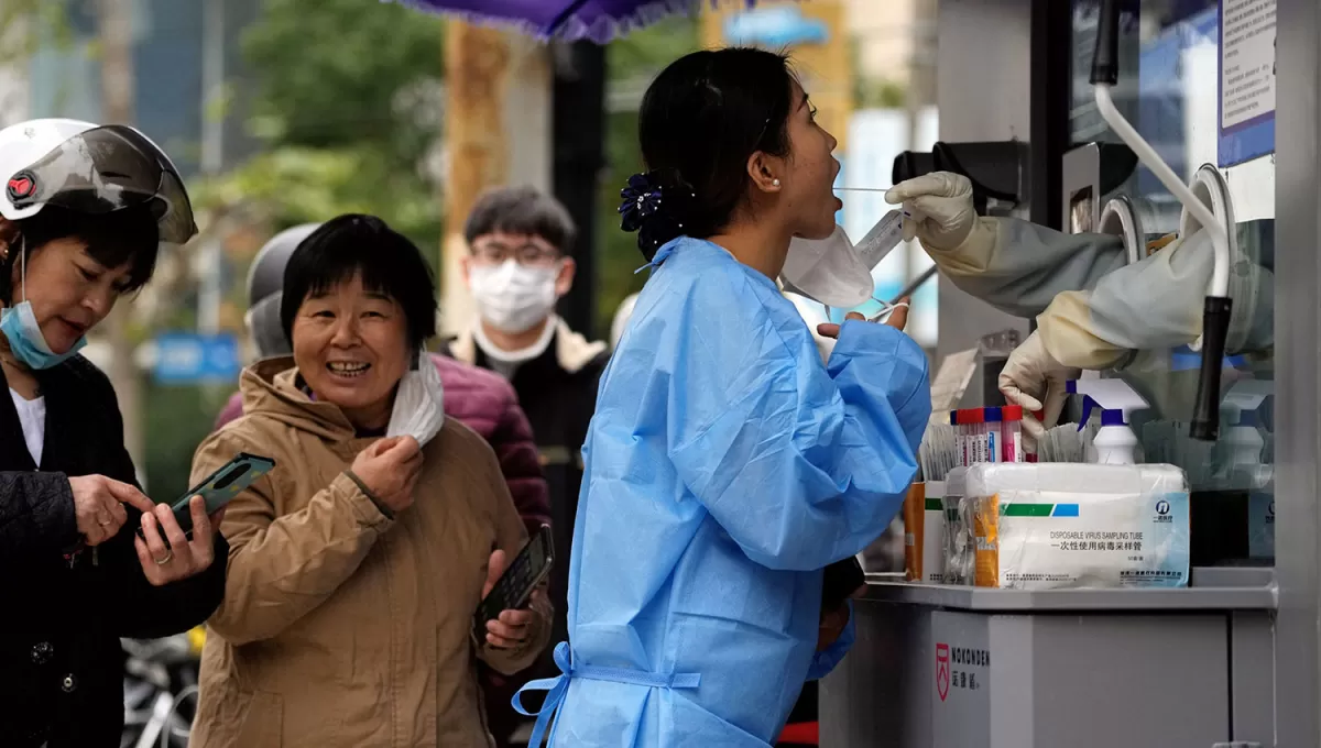 PREOCUPACIÓN. Cientos de ciudadanos chinos se infectaron en las últimas semanas en un nuevo brote de coronavirus.