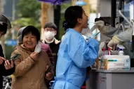 Aumentan los hisopados en China al mismo ritmo que los casos de covid-19