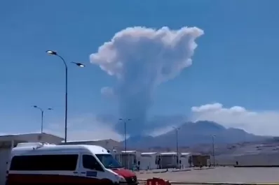 El volcán Láscar pone en alerta amarilla a Chile
