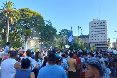 Así festejaron los tucumanos el pase de la Selección a la final del Mundial