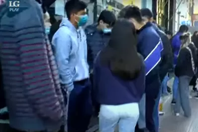 Queja de comerciantes: Las largas colas en el Correo Argentino están generando mucho malestar