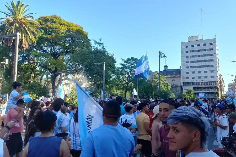 Así festejaron los tucumanos el pase de la Selección a la final del Mundial