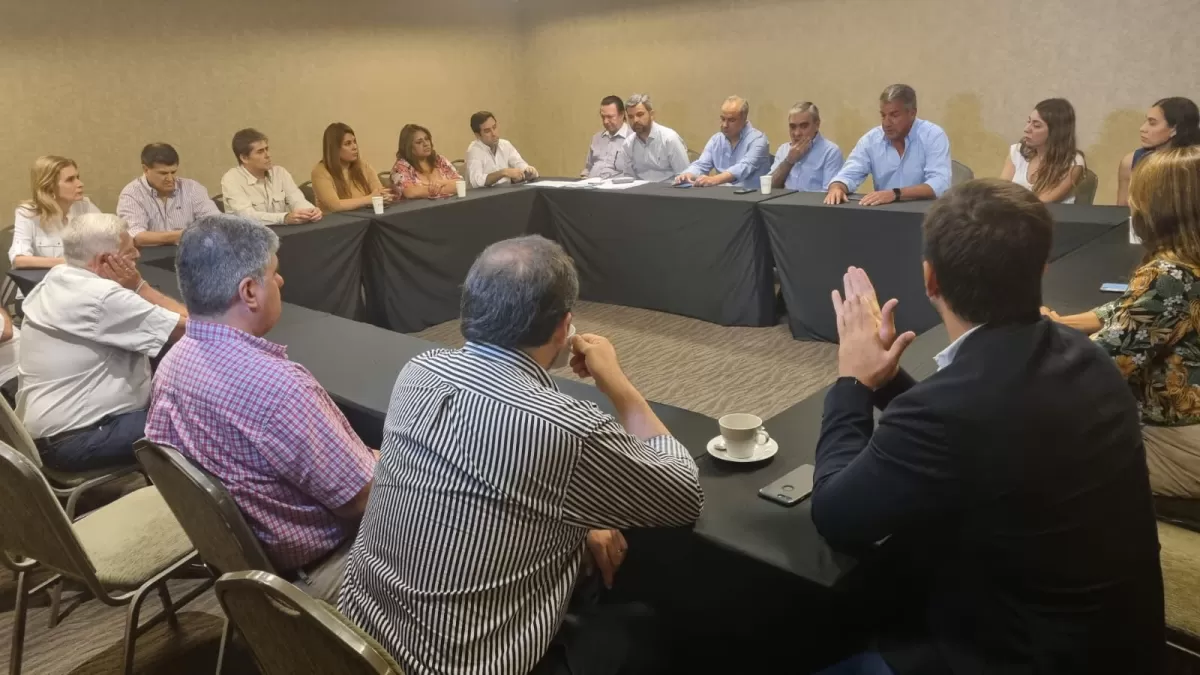 MESA DE JXC. Más de una docena de dirigentes se reunieron durante más de dos horas.