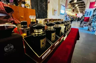 LA GACETA en Qatar: del abrazo espectral a la búsqueda de oud, la fragancia de los árabes