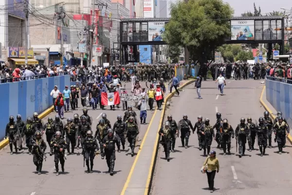Perú: el gobierno de Boluarte llama a las fuerzas armadas para frenar protestas
