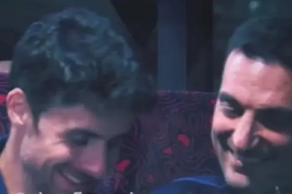 Mundial de Qatar 2022: ¡¿Eso es ahora?!, la genuina reacción de Scaloni y Aimar a un supuesto video de los hinchas argentinos
