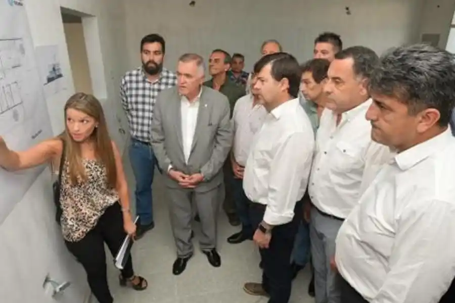 Jaldo recorrió las obras de la nueva comisaría 11