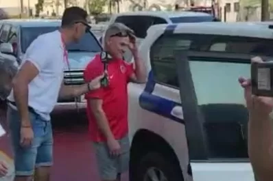 Final del Mundial Qatar 2022: fueron a revender entradas, los corrieron y la Policía se los llevó en un patrullero